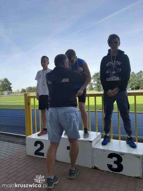  Zawodnicy LS LZS Kruszwica z medalami podczas Grand Prix Pomorza Kujaw i Pałuk w Szubinie.
