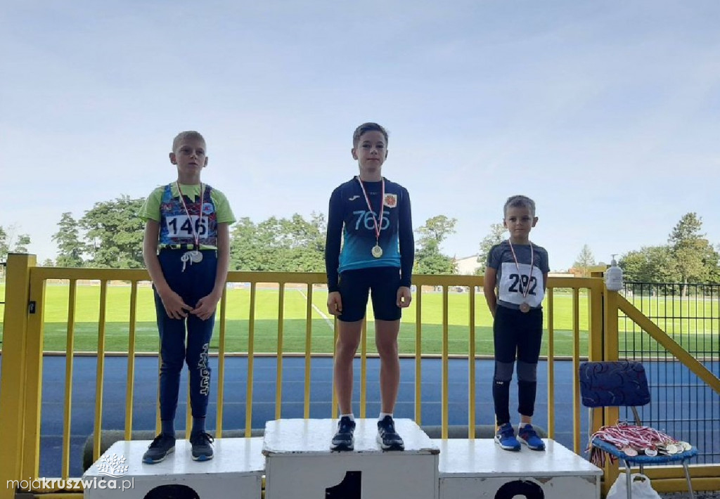  Zawodnicy LS LZS Kruszwica z medalami podczas Grand Prix Pomorza Kujaw i Pałuk w Szubinie.