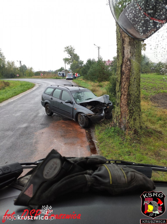Grodztwo: Na drodze warto zachować czujność. Kierowca Forca Focusa i pasażer z obrażeniami po wypadku [ZDJĘCIA]