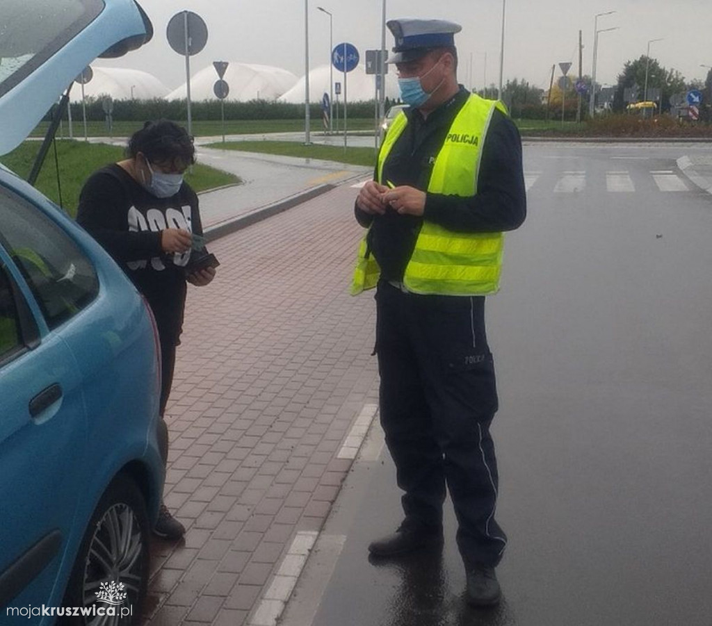 Sprawdzają czy mamy maseczki