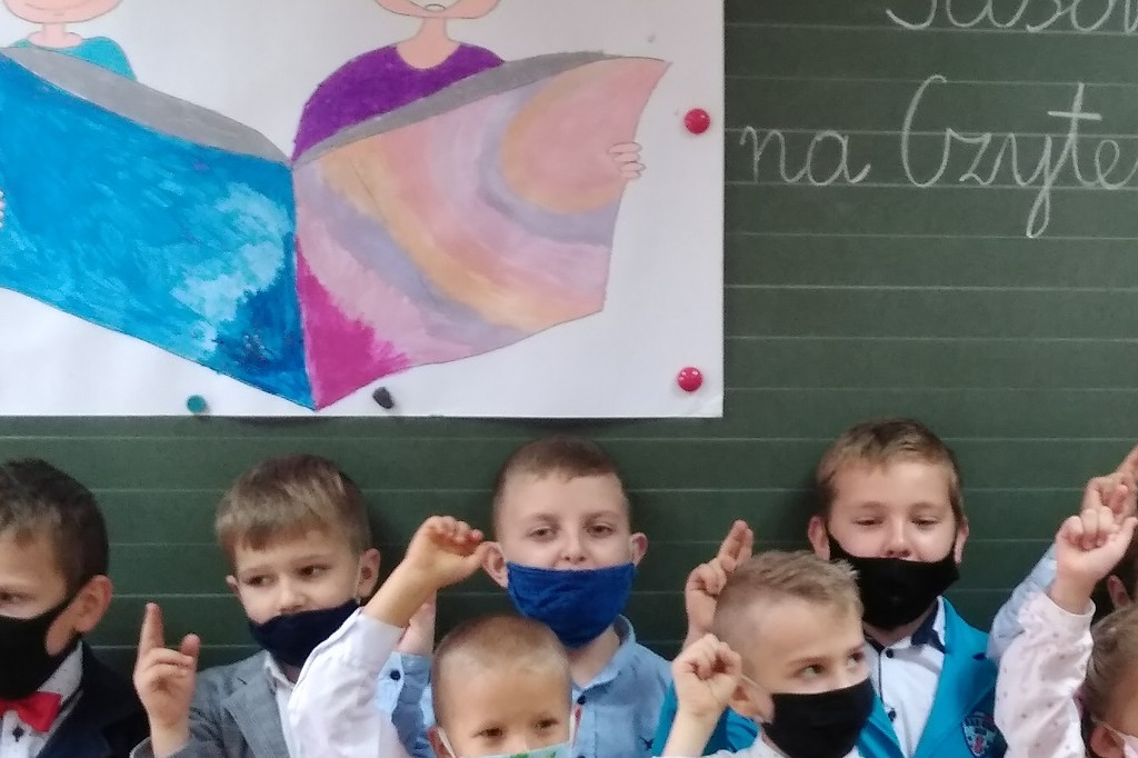 Chełmce: Pasowanie na Czytelnika uczniów klasy I
