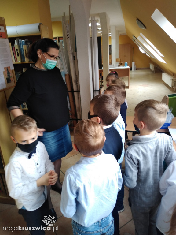 Chełmce: Pasowanie na Czytelnika uczniów klasy I