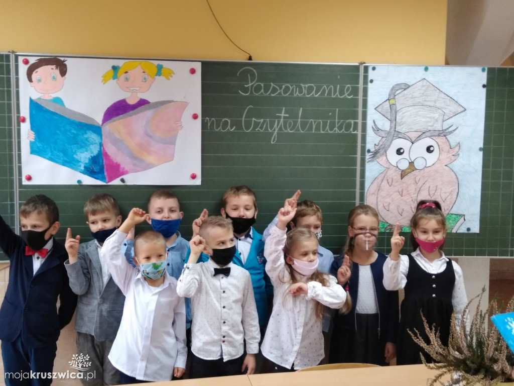 Chełmce: Pasowanie na Czytelnika uczniów klasy I