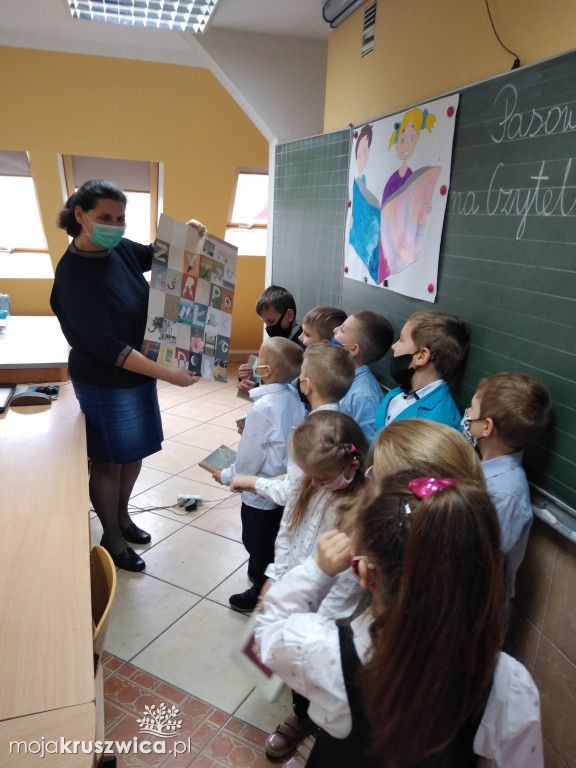 Chełmce: Pasowanie na Czytelnika uczniów klasy I
