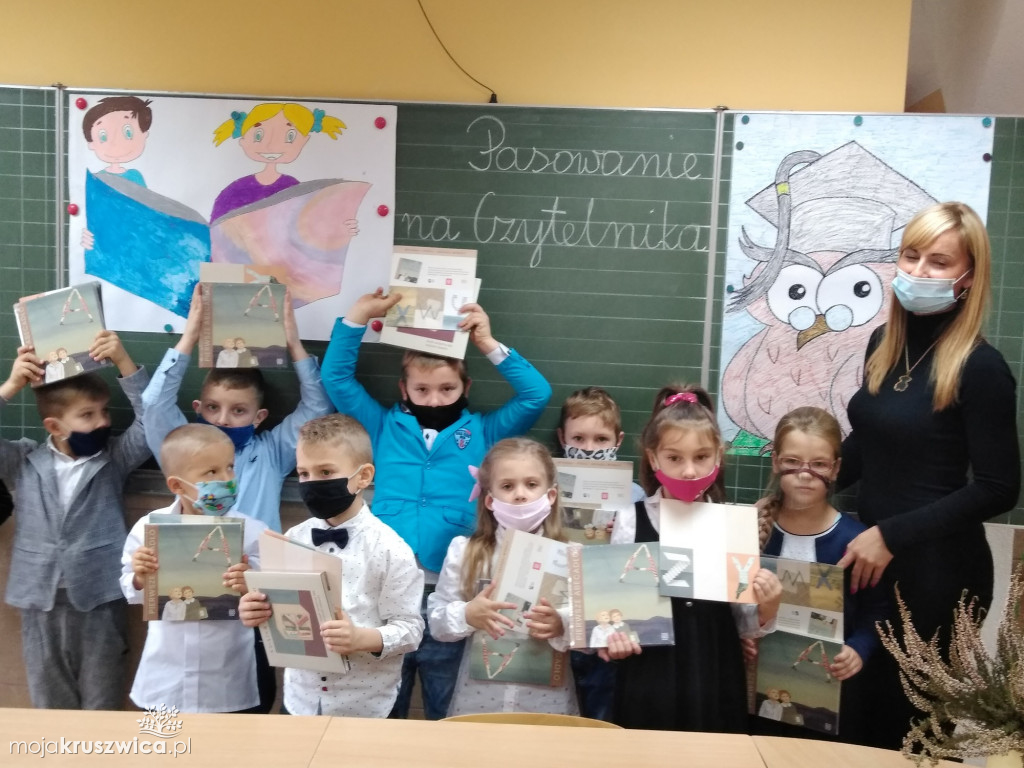 Chełmce: Pasowanie na Czytelnika uczniów klasy I