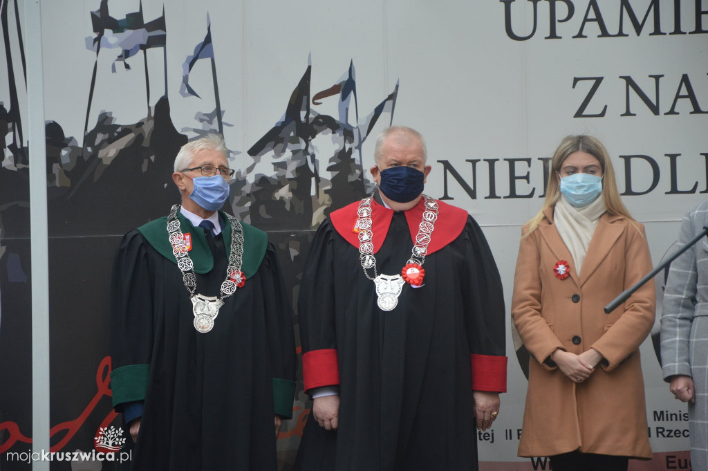 Zespół Szkół Zawodowych Rzemiosła w Inowrocławiu stanął do hymnu narodowego [VIDEO, FOTO]