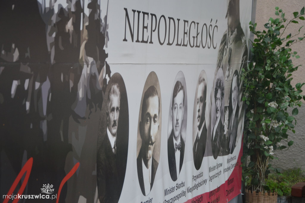 Zespół Szkół Zawodowych Rzemiosła w Inowrocławiu stanął do hymnu narodowego [VIDEO, FOTO]