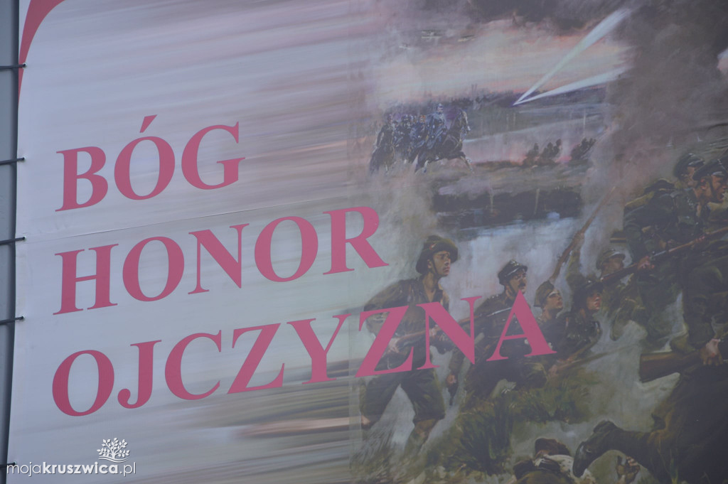 Zespół Szkół Zawodowych Rzemiosła w Inowrocławiu stanął do hymnu narodowego [VIDEO, FOTO]