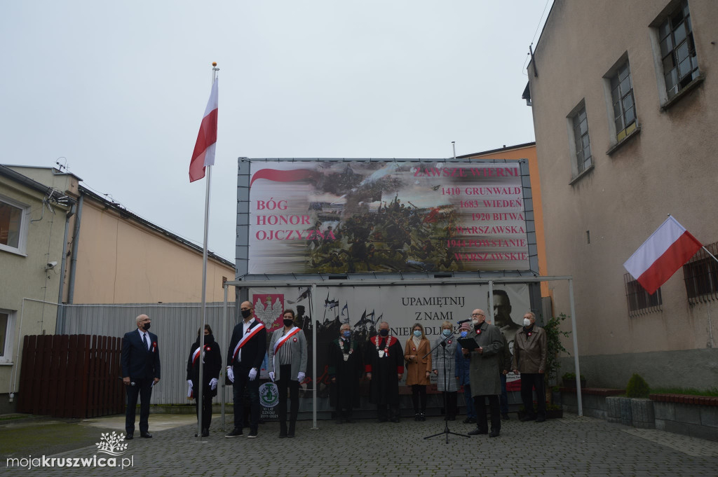 Zespół Szkół Zawodowych Rzemiosła w Inowrocławiu stanął do hymnu narodowego [VIDEO, FOTO]