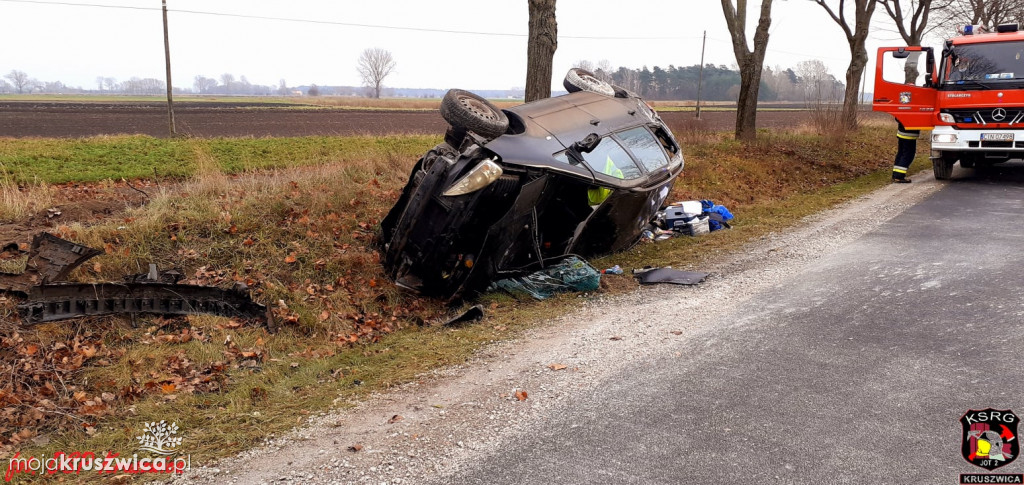  Konary. Samochód osobowy wypadł z drogi [ZDJĘCIA]
