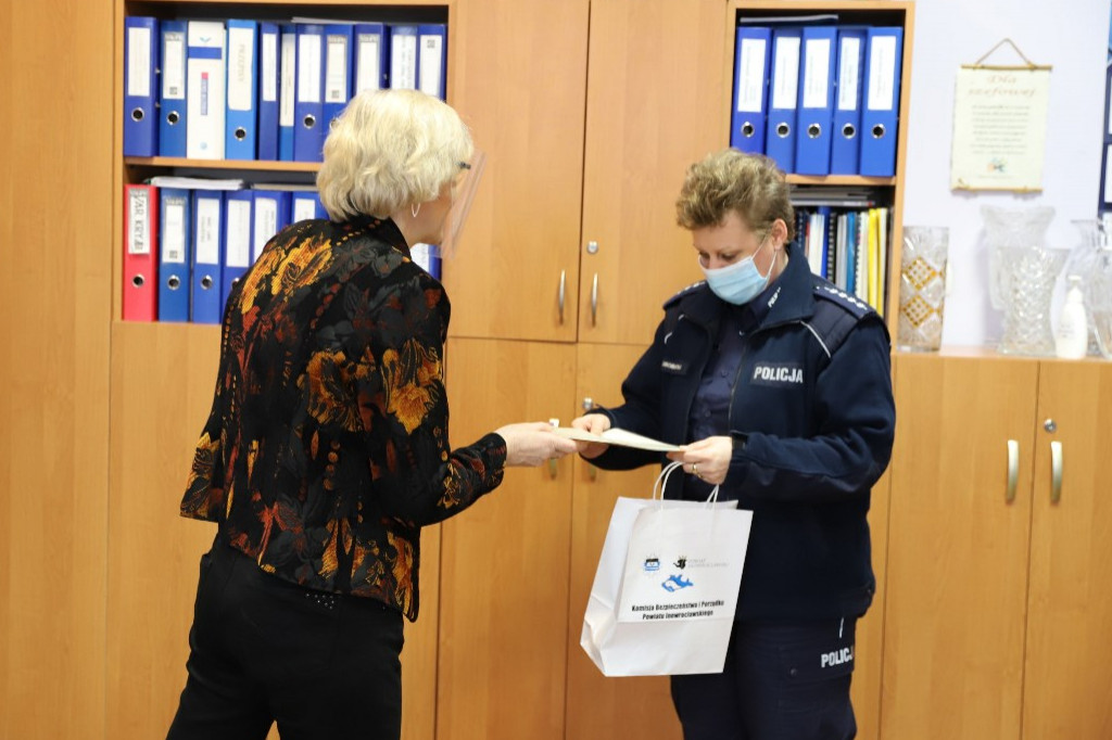 Podziękowania dla policjantek za aktywność profilaktyczną na rzecz młodzieży