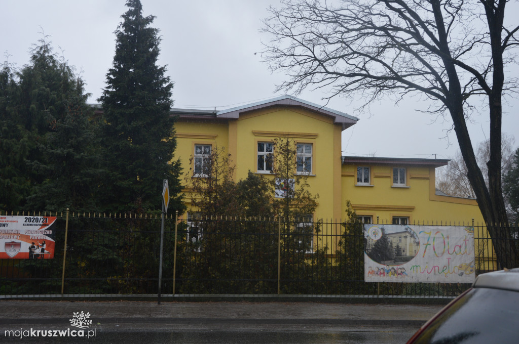 Strażacy weryfikują zgłoszenie o ładunku wybuchowym w PS 3