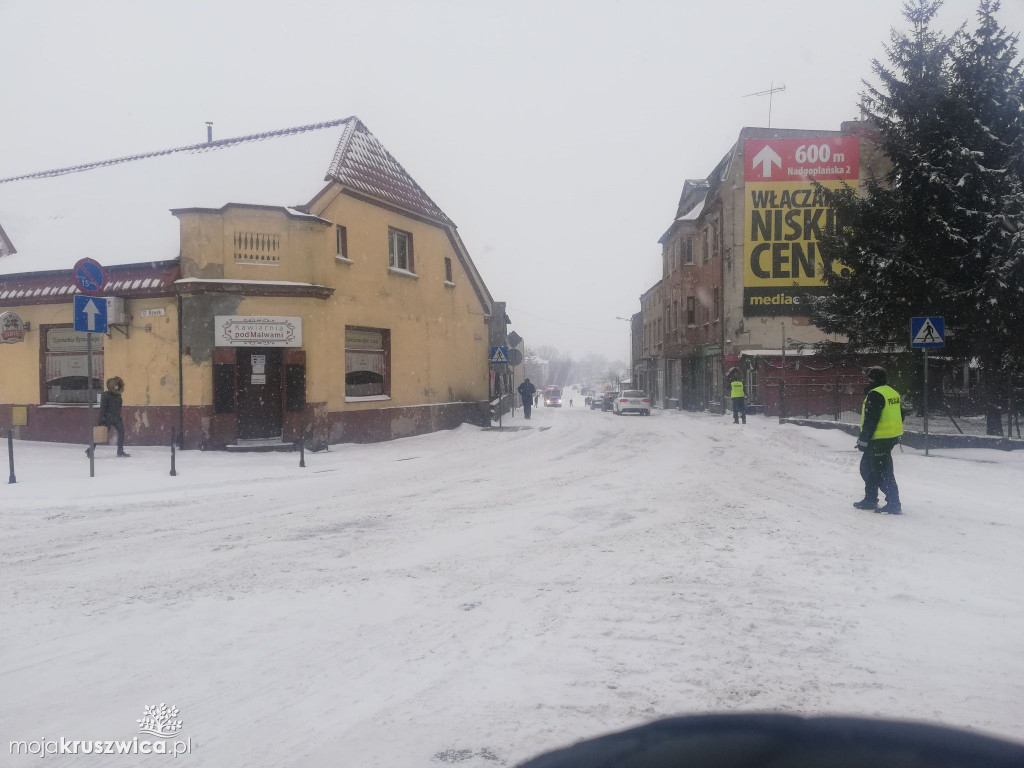 Policja kieruje ruchem