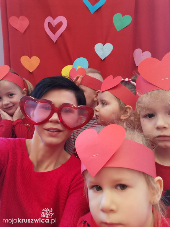 Walentynki u maluszków  w Szkole Podstawowej w Rusinowie [ZDJĘCIA[