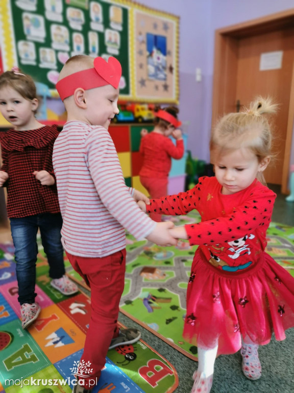 Walentynki u maluszków  w Szkole Podstawowej w Rusinowie [ZDJĘCIA[