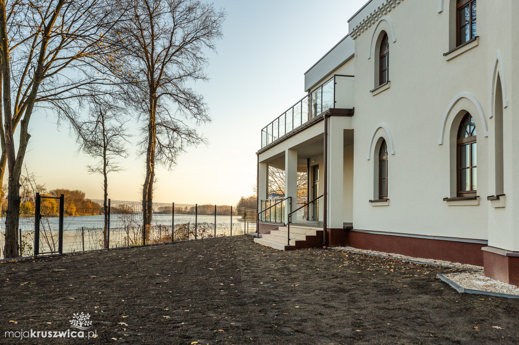 Kończą nową siedzibę Nadgoplańskiego Parku Tysiąclecia w Kruszwicy [ZDJĘCIA]