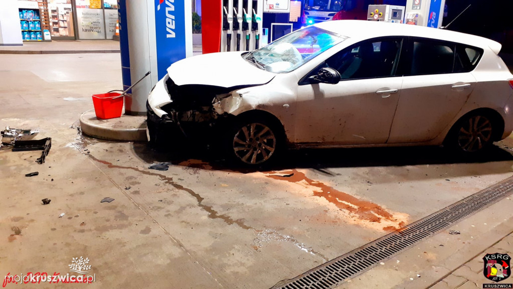 Ochotnicza Straż Pożarna w Kruszwicy udostępniła zdjęcia z nocnego wypadku przy Kościuszki