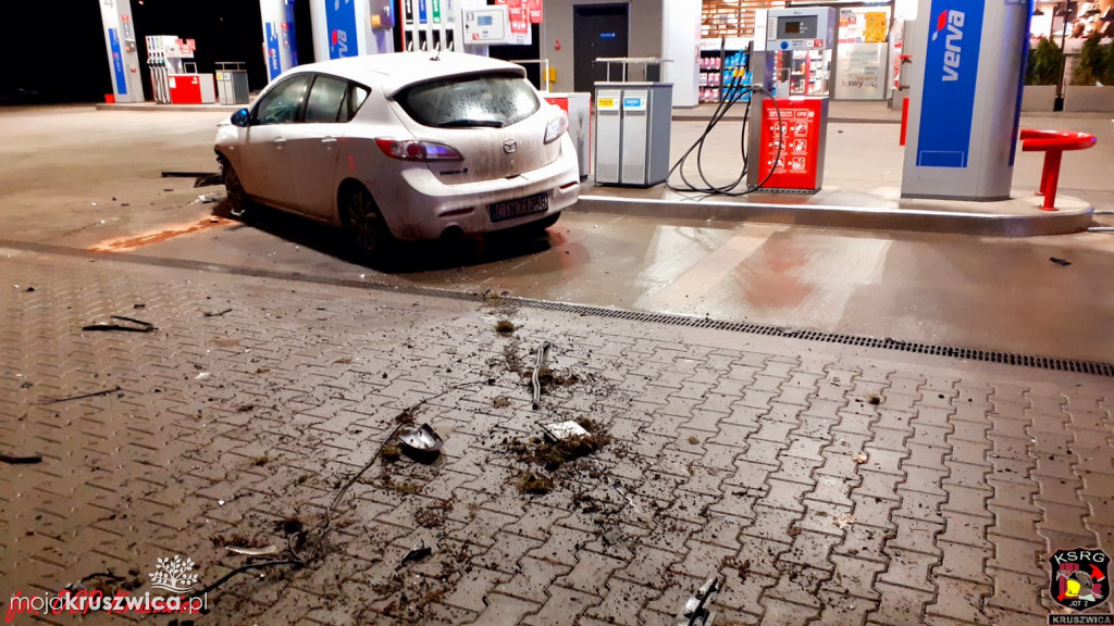 Ochotnicza Straż Pożarna w Kruszwicy udostępniła zdjęcia z nocnego wypadku przy Kościuszki