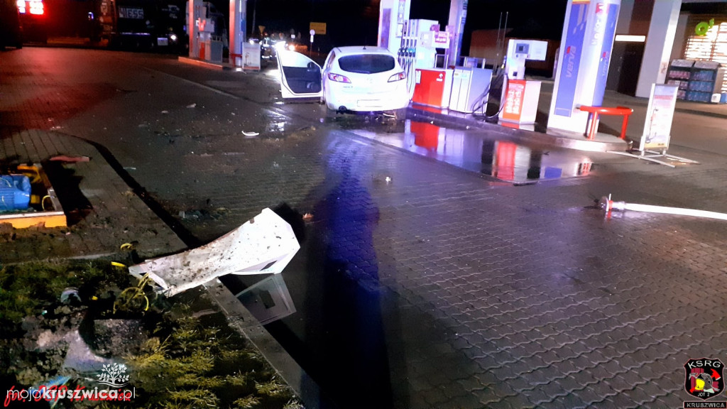 Ochotnicza Straż Pożarna w Kruszwicy udostępniła zdjęcia z nocnego wypadku przy Kościuszki