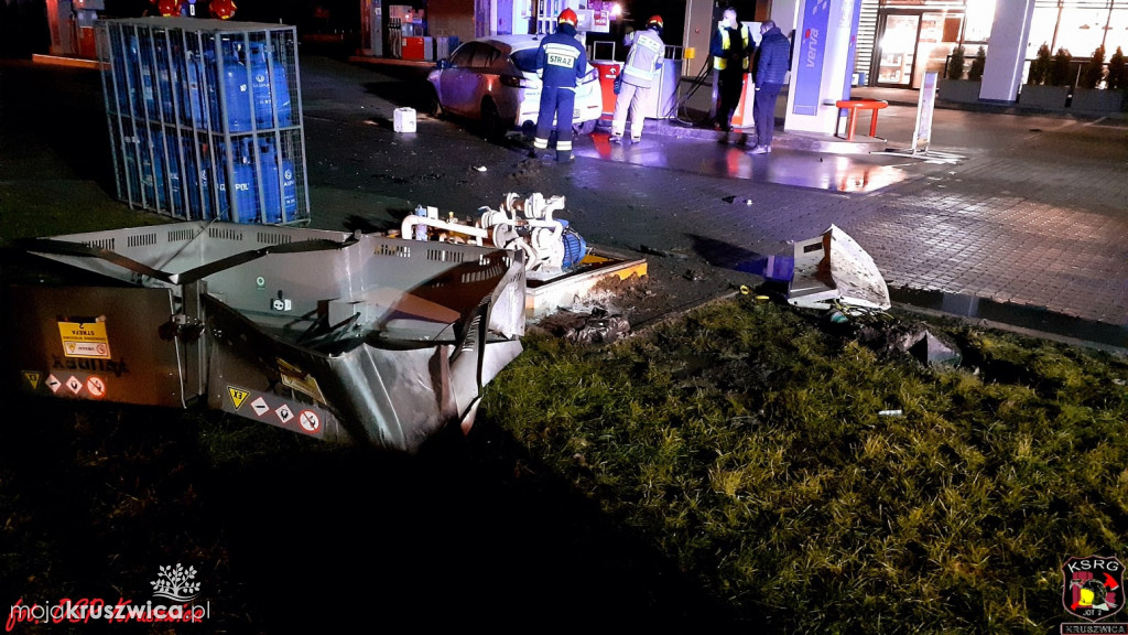 Ochotnicza Straż Pożarna w Kruszwicy udostępniła zdjęcia z nocnego wypadku przy Kościuszki