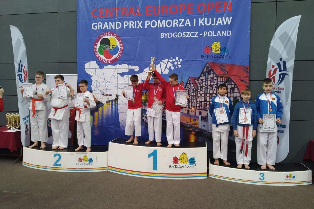 Młodzi kruszwiczanie na podium podczas turnieju karate w Bydgoszczy