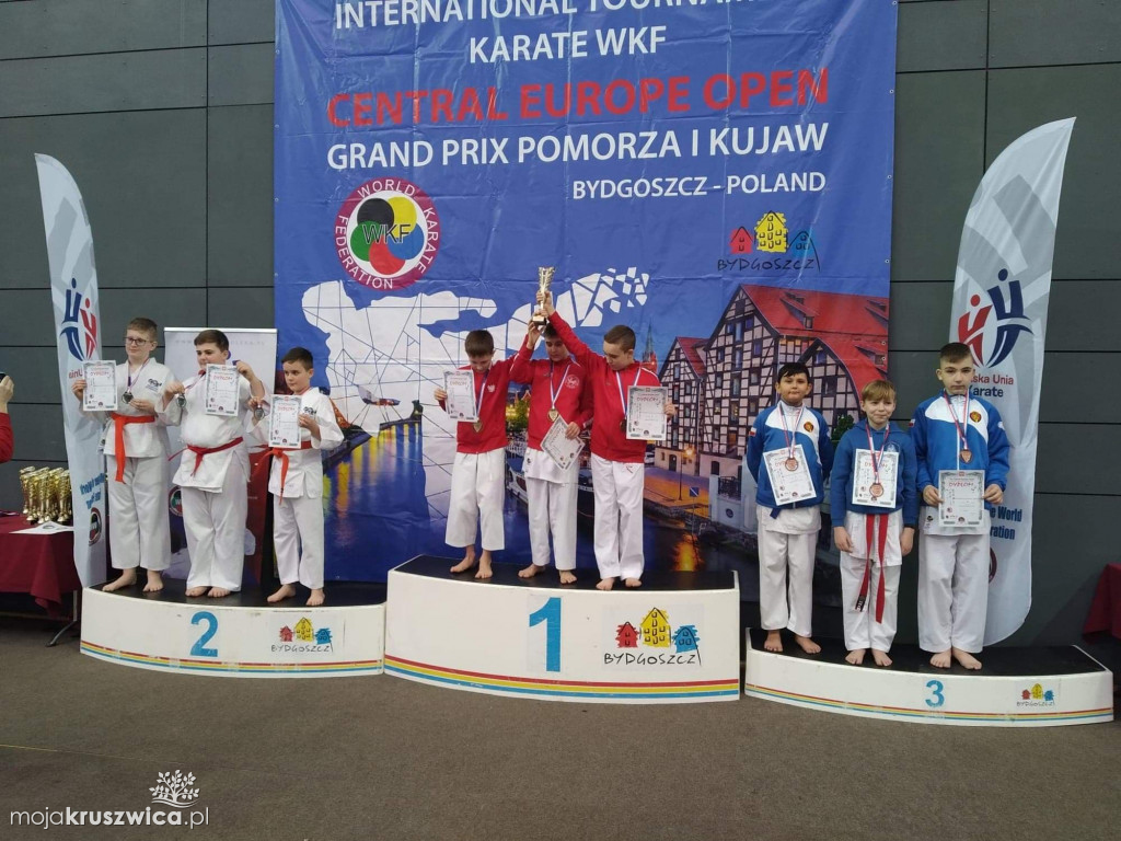 Młodzi kruszwiczanie na podium podczas turnieju karate w Bydgoszczy