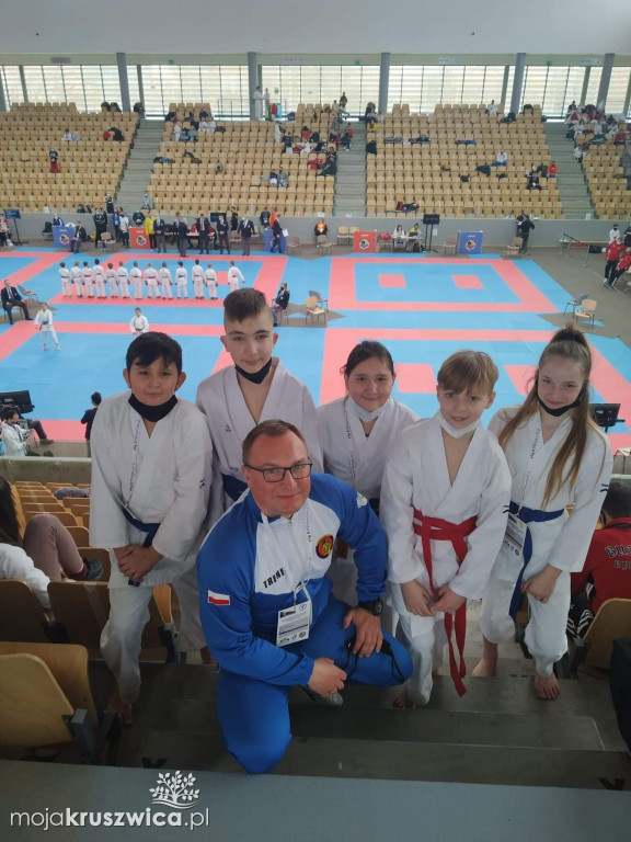 Młodzi kruszwiczanie na podium podczas turnieju karate w Bydgoszczy