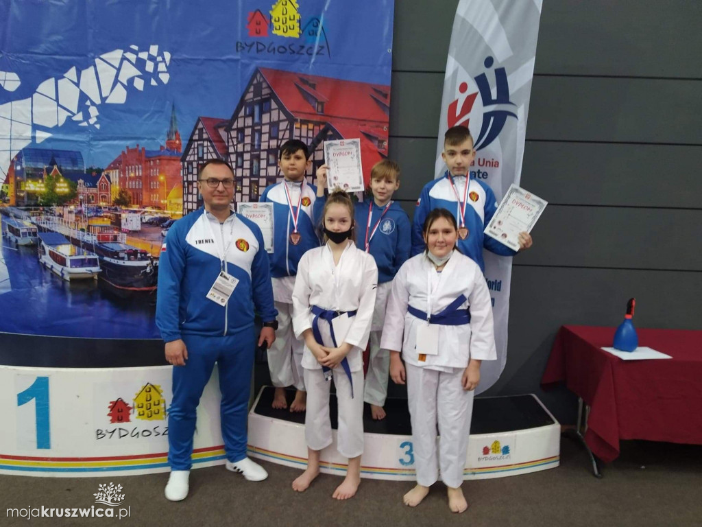 Młodzi kruszwiczanie na podium podczas turnieju karate w Bydgoszczy