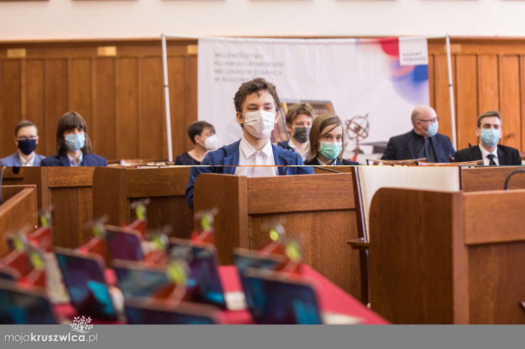  Mają dobre oceny oraz wygrywają konkursy. Poznajcie kujawskich prymusów