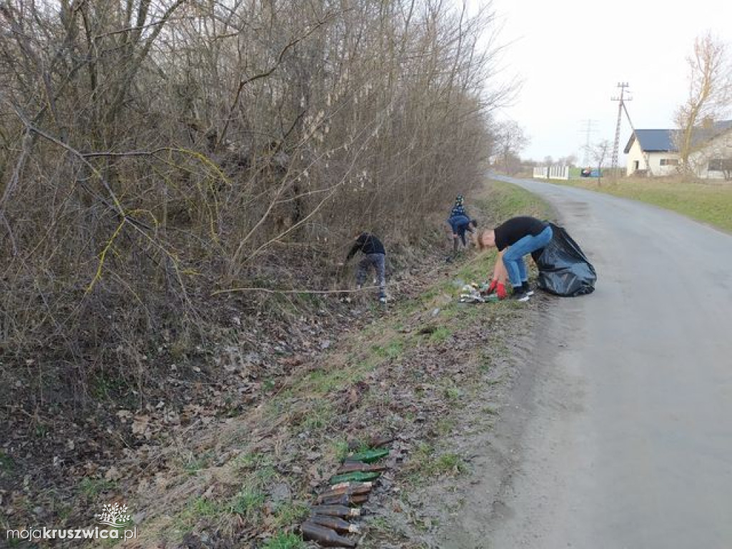 Sukowy: Młodzież z własnej woli zorganizowała sprzątanie parku