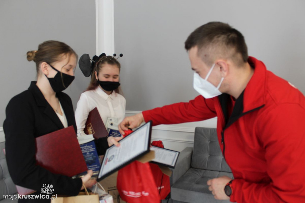 Nastolatki z Kruszwicy nagrodzone za reakcję i postawę [FOTO]