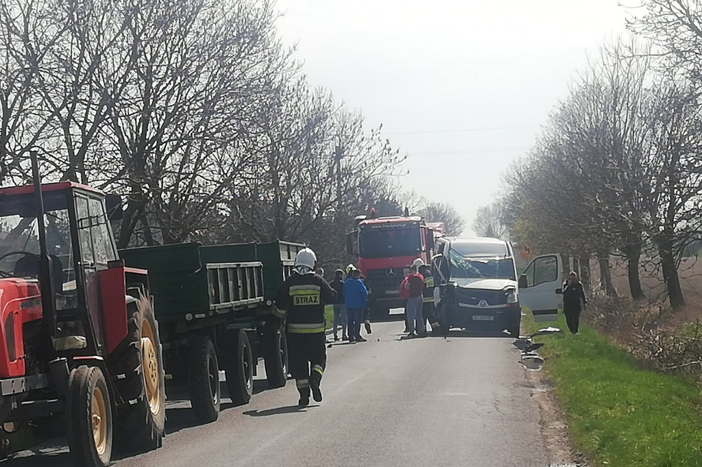 Wypadek samochodowy w Chrośnie