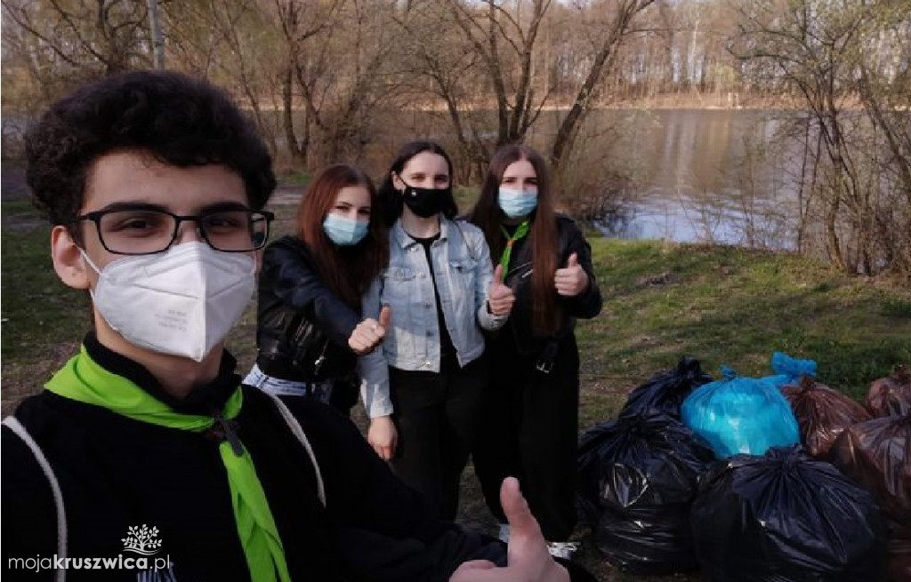 Harcerze ruszyli porządkować nasze otoczenie. Odwiedzili m.in. Polanowice i Kruszwicę