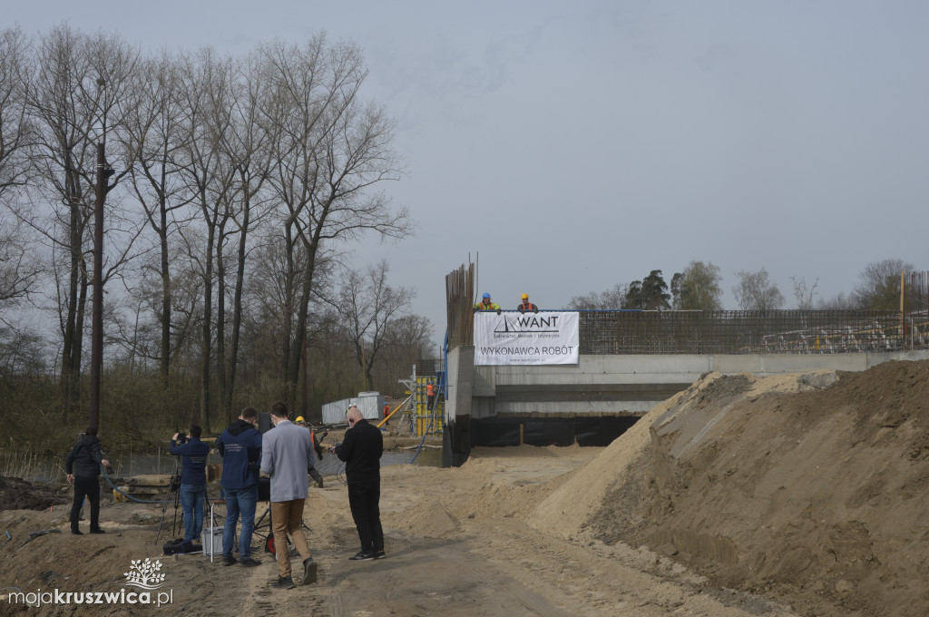 Most w Kobylnikach to część przyszłej obwodnicy Kruszwicy [ZDJĘCIA]