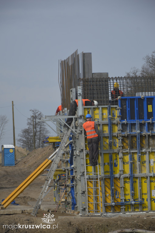 Most w Kobylnikach to część przyszłej obwodnicy Kruszwicy [ZDJĘCIA]