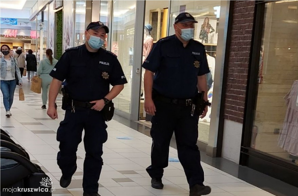  Są miejsca gdzie bez maseczki nie wejdziesz. Policja z regionu kontroluje czy obostrzenia są przestrzegane