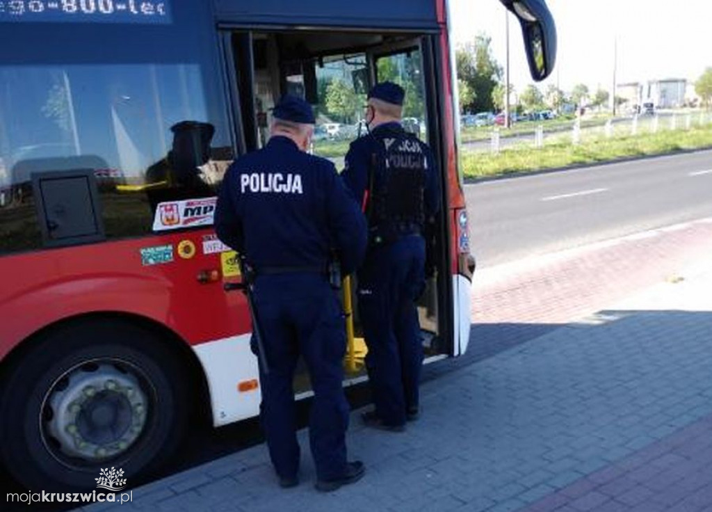  Są miejsca gdzie bez maseczki nie wejdziesz. Policja z regionu kontroluje czy obostrzenia są przestrzegane