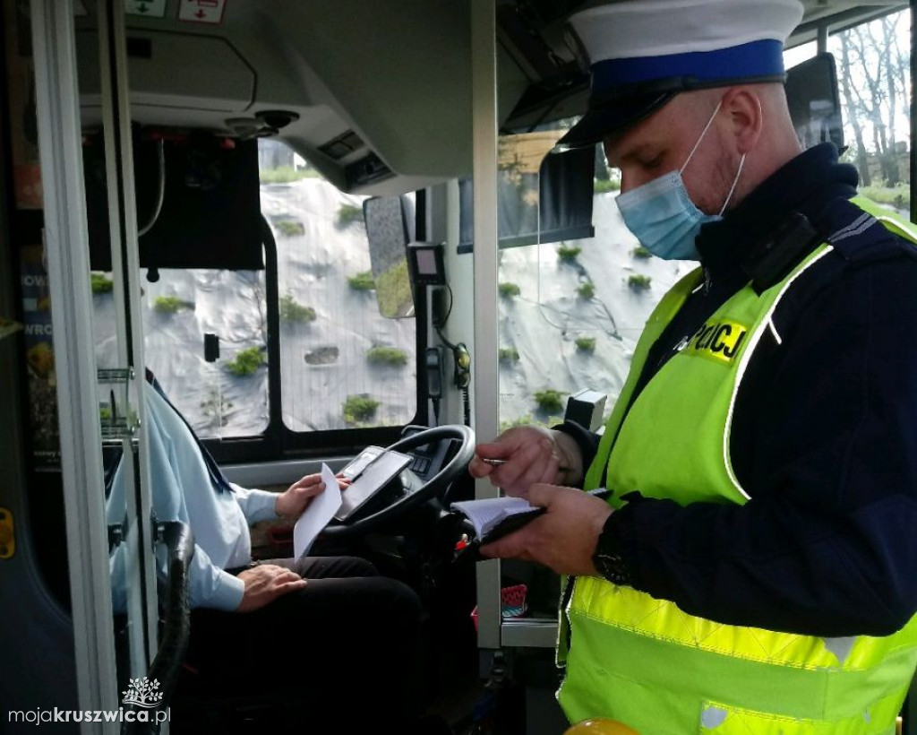  Są miejsca gdzie bez maseczki nie wejdziesz. Policja z regionu kontroluje czy obostrzenia są przestrzegane