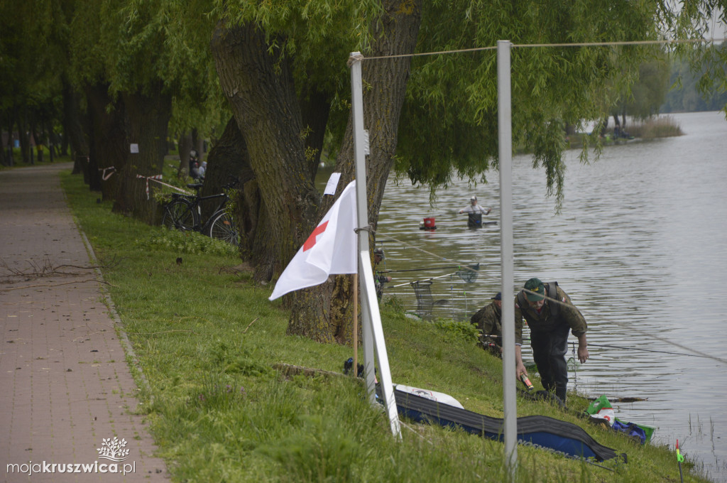 Trwają zawody wędkarskie nad Gopłem