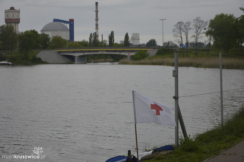 Trwają zawody wędkarskie nad Gopłem