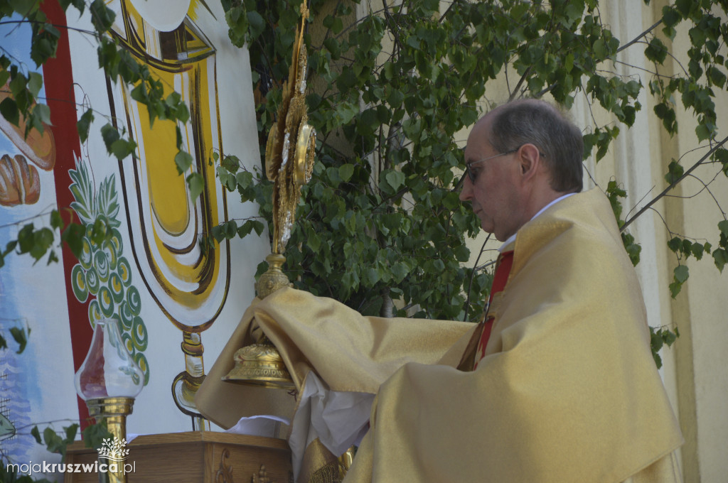 Procesja Bożego Ciała w parafii św. Teresy od Dzieciątka Jezus w Kruszwicy