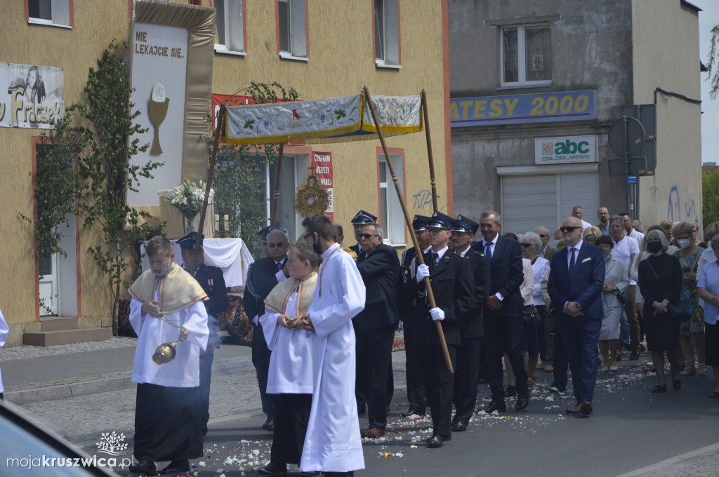 Procesja Bożego Ciała w parafii św. Teresy od Dzieciątka Jezus w Kruszwicy