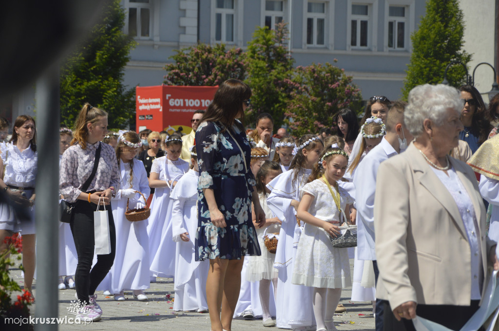 Procesja Bożego Ciała w parafii św. Teresy od Dzieciątka Jezus w Kruszwicy