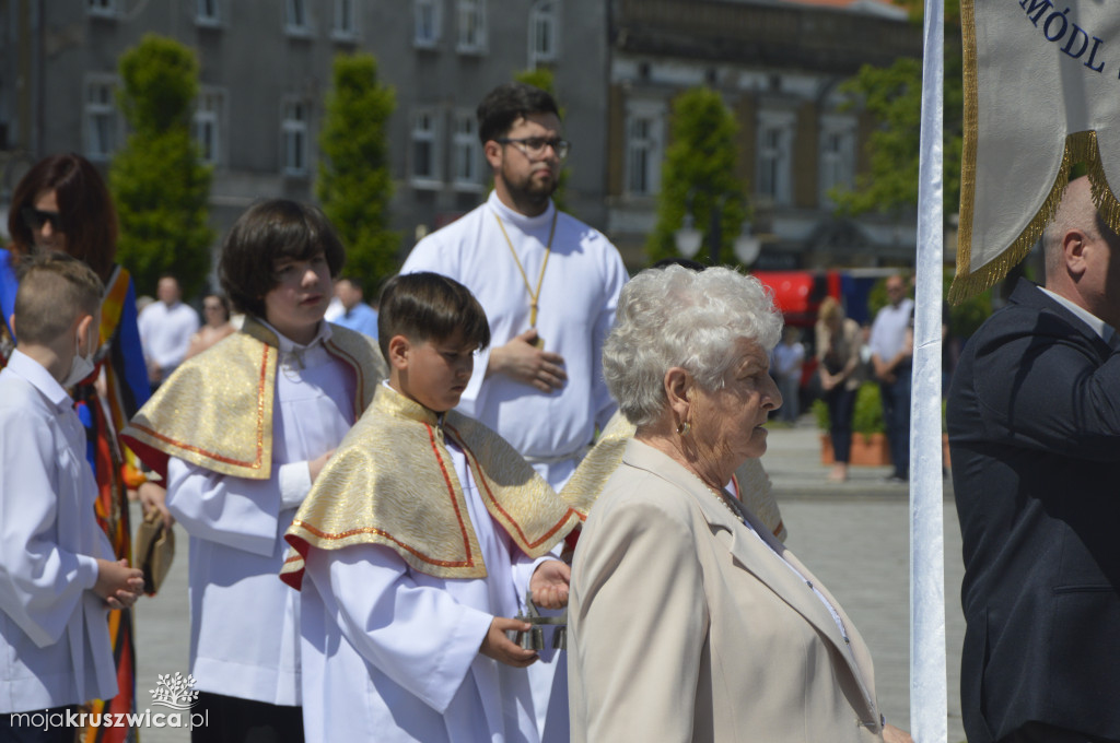 Procesja Bożego Ciała w parafii św. Teresy od Dzieciątka Jezus w Kruszwicy