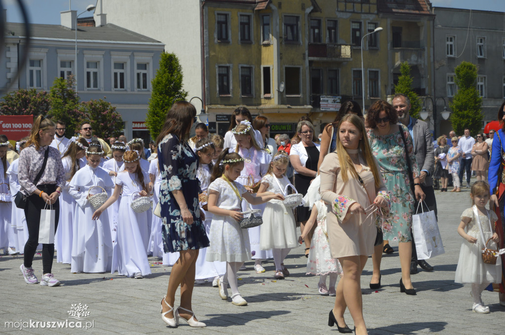 Procesja Bożego Ciała w parafii św. Teresy od Dzieciątka Jezus w Kruszwicy