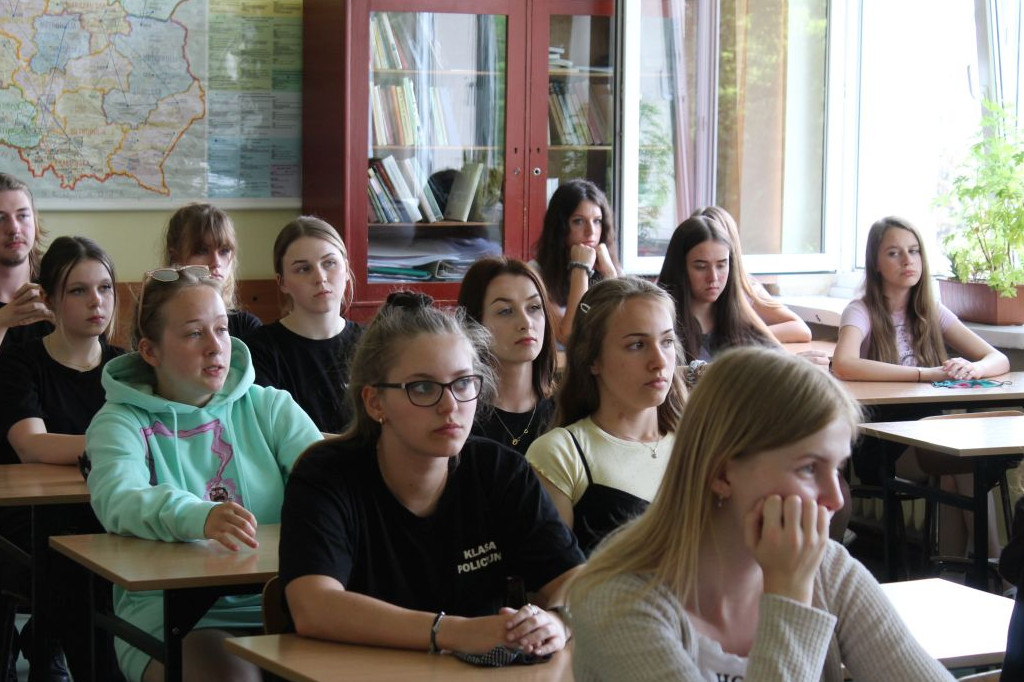 Tematykę handlu ludźmi trzeba poruszać z młodzieżą