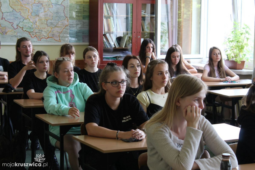 Tematykę handlu ludźmi trzeba poruszać z młodzieżą