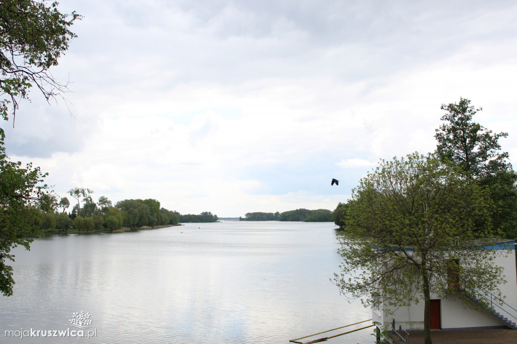 Nadgoplański Park Tysiąclecia w Kruszwicy od środka