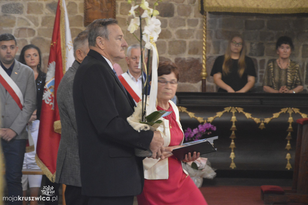Prymas zdecydował. Parafianie z kolegiaty żegnają [ZDJĘCIA]