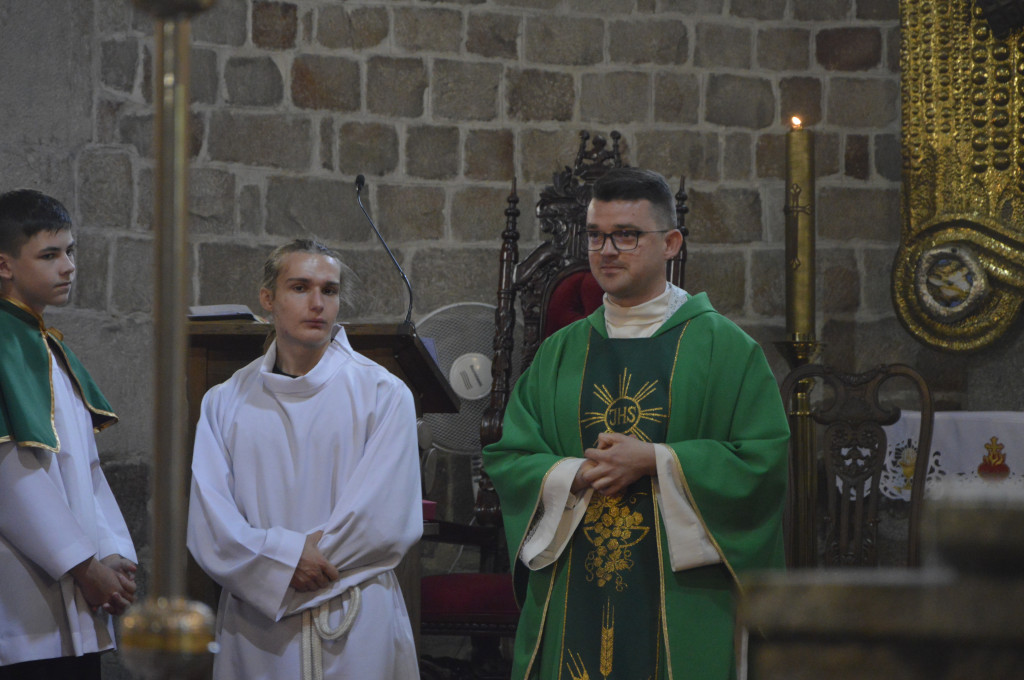 Prymas zdecydował. Parafianie z kolegiaty żegnają [ZDJĘCIA]